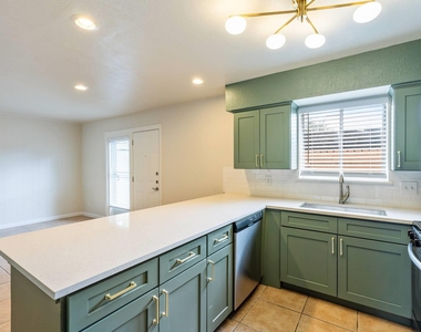 5802 Belmoor Dr - Photo Thumbnail 13