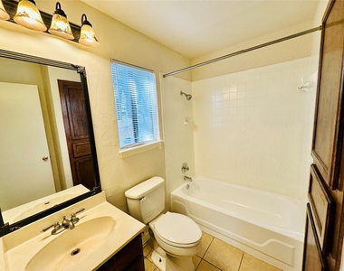 6810 Deatonhill Dr - Photo Thumbnail 19