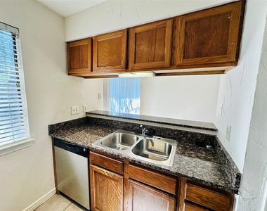 6810 Deatonhill Dr - Photo Thumbnail 8