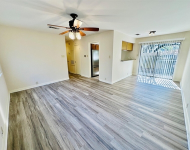 6810 Deatonhill Dr - Photo Thumbnail 4