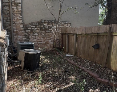 6810 Deatonhill Dr - Photo Thumbnail 21