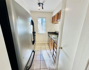 6810 Deatonhill Dr - Photo Thumbnail 7