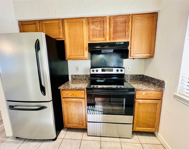 6810 Deatonhill Dr - Photo Thumbnail 9