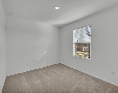 309 Marty Allen Loop - Photo Thumbnail 10
