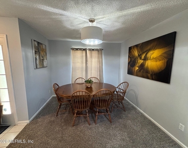 12323 Silent Brook Trail N - Photo Thumbnail 9
