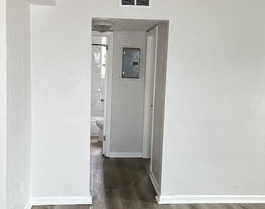 1124 W 25th Street - Photo Thumbnail 6