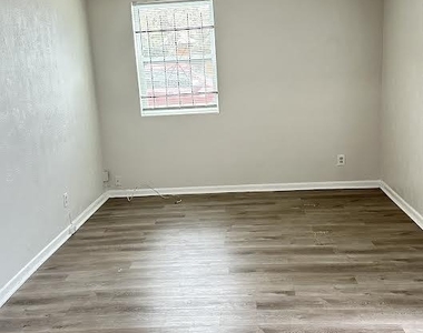 1124 W 25th Street - Photo Thumbnail 7