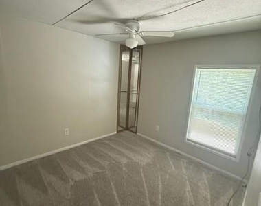 7840 Old Middleburg Road S - Photo Thumbnail 5