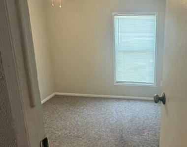 7840 Old Middleburg Road S - Photo Thumbnail 6