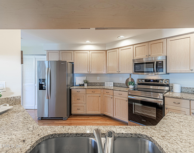 2099 Winterbourne Drive W - Photo Thumbnail 44