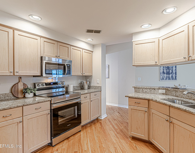 2099 Winterbourne Drive W - Photo Thumbnail 18