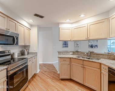 2099 Winterbourne Drive W - Photo Thumbnail 17