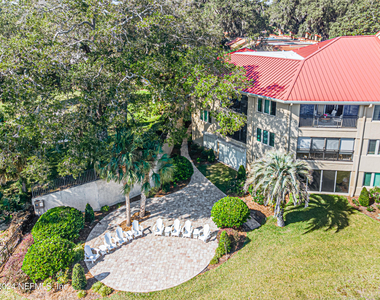 2099 Winterbourne Drive W - Photo Thumbnail 70