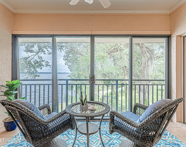 2099 Winterbourne Drive W - Photo Thumbnail 23