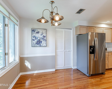 2099 Winterbourne Drive W - Photo Thumbnail 3