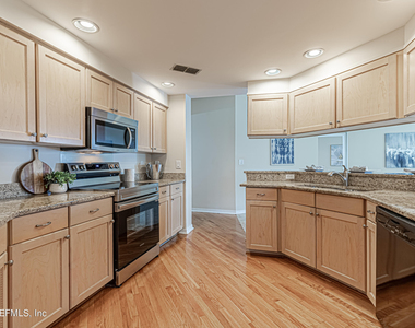 2099 Winterbourne Drive W - Photo Thumbnail 41