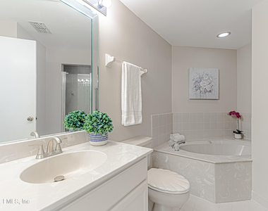 2099 Winterbourne Drive W - Photo Thumbnail 51