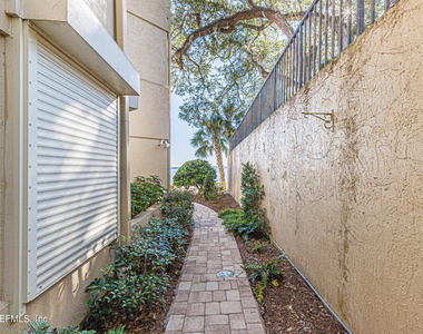 2099 Winterbourne Drive W - Photo Thumbnail 63