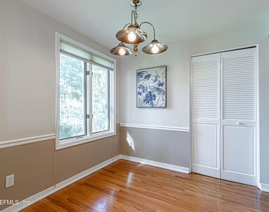2099 Winterbourne Drive W - Photo Thumbnail 38