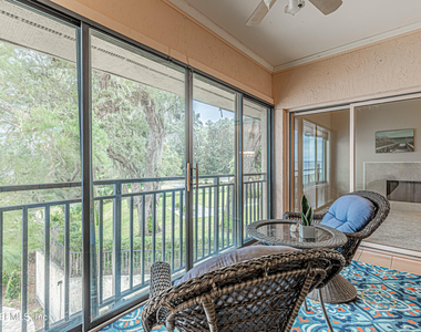 2099 Winterbourne Drive W - Photo Thumbnail 24