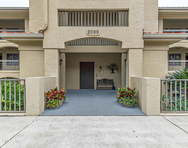 2099 Winterbourne Drive W - Photo Thumbnail 8