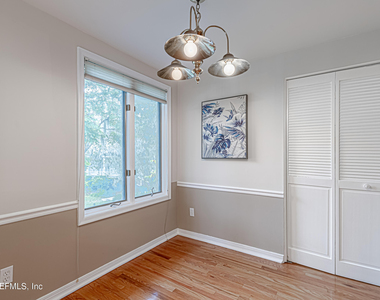 2099 Winterbourne Drive W - Photo Thumbnail 21