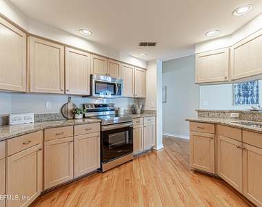 2099 Winterbourne Drive W - Photo Thumbnail 42