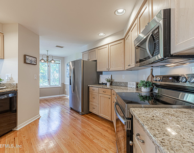 2099 Winterbourne Drive W - Photo Thumbnail 43