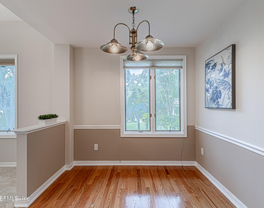 2099 Winterbourne Drive W - Photo Thumbnail 20