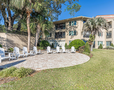2099 Winterbourne Drive W - Photo Thumbnail 64