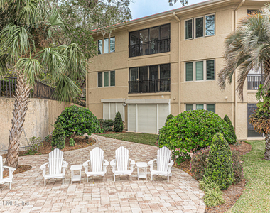 2099 Winterbourne Drive W - Photo Thumbnail 28