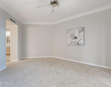 2099 Winterbourne Drive W - Photo Thumbnail 46