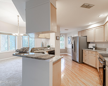 2099 Winterbourne Drive W - Photo Thumbnail 16