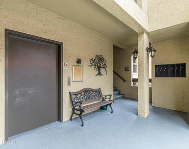 2099 Winterbourne Drive W - Photo Thumbnail 9