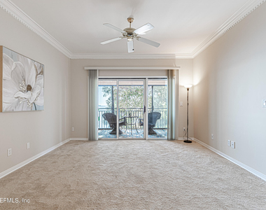 2099 Winterbourne Drive W - Photo Thumbnail 5