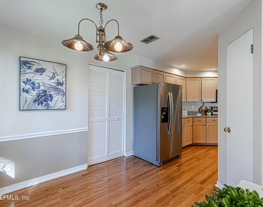 2099 Winterbourne Drive W - Photo Thumbnail 40