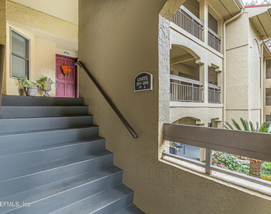 2099 Winterbourne Drive W - Photo Thumbnail 10