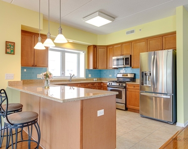 799 Graceland Avenue - Photo Thumbnail 12
