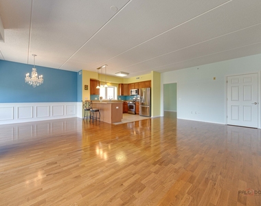 799 Graceland Avenue - Photo Thumbnail 5