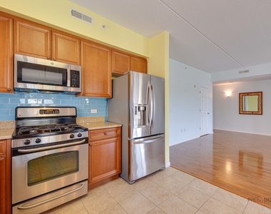 799 Graceland Avenue - Photo Thumbnail 11