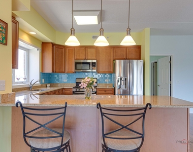 799 Graceland Avenue - Photo Thumbnail 13