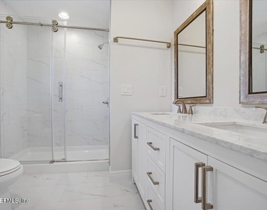 206 W Fox Street - Photo Thumbnail 15