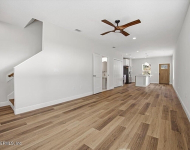 206 W Fox Street - Photo Thumbnail 3