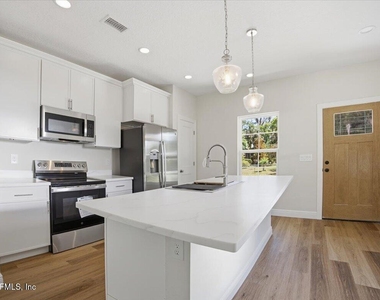 206 W Fox Street - Photo Thumbnail 1