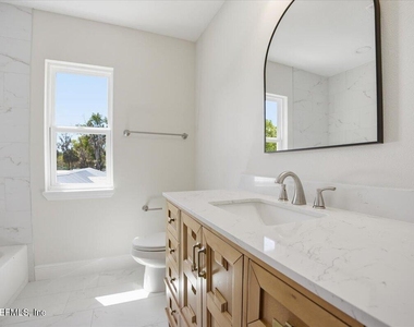 206 W Fox Street - Photo Thumbnail 8
