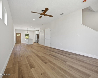 206 W Fox Street - Photo Thumbnail 12