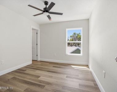 206 W Fox Street - Photo Thumbnail 6