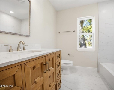 206 W Fox Street - Photo Thumbnail 17