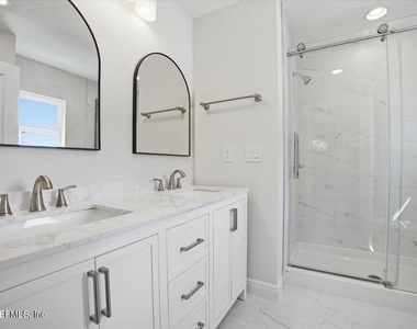 206 W Fox Street - Photo Thumbnail 5