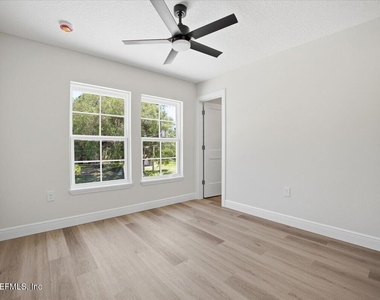 206 W Fox Street - Photo Thumbnail 7